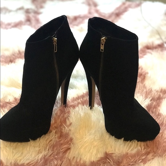 Forever 21 Black Booties - Picture 4 of 5